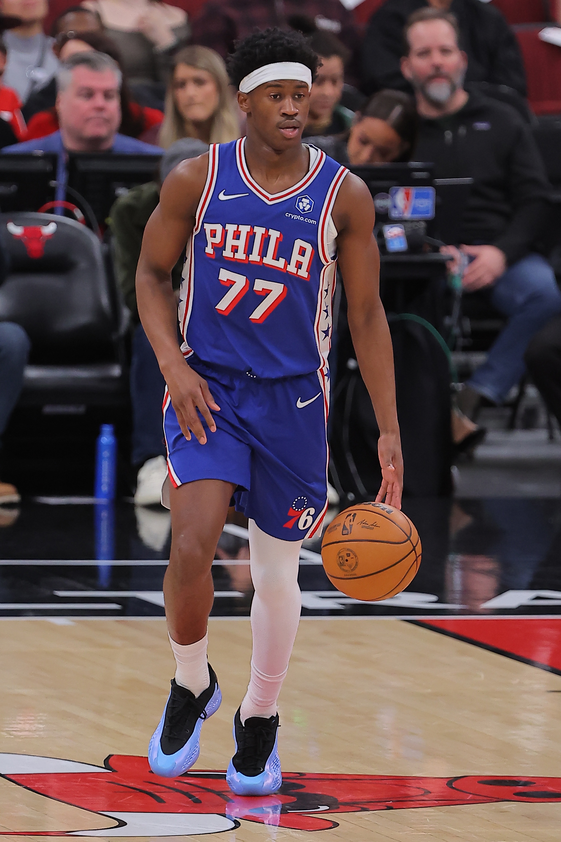 爱游戏热门手游免费下载-抢板很积极投篮得加强！埃奇库姆半场10中3拿到7分9板3助1帽