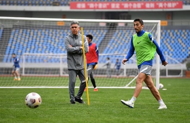 爱游戏最新手游攻略-沧州“老大”“老二”威风凛凛 主帅:穆里奇就像28岁